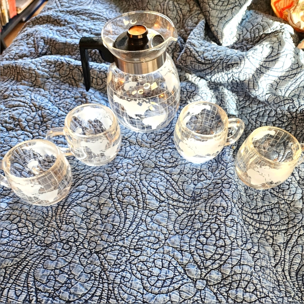 Nestle Coffee Carafe with 4 Glass Coffee Mugs Etched Map Atlas